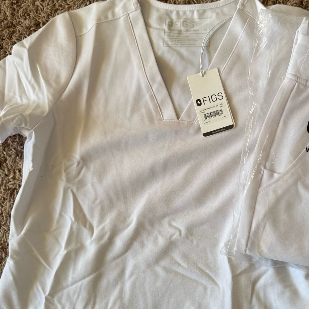 FIGS- white Casma top